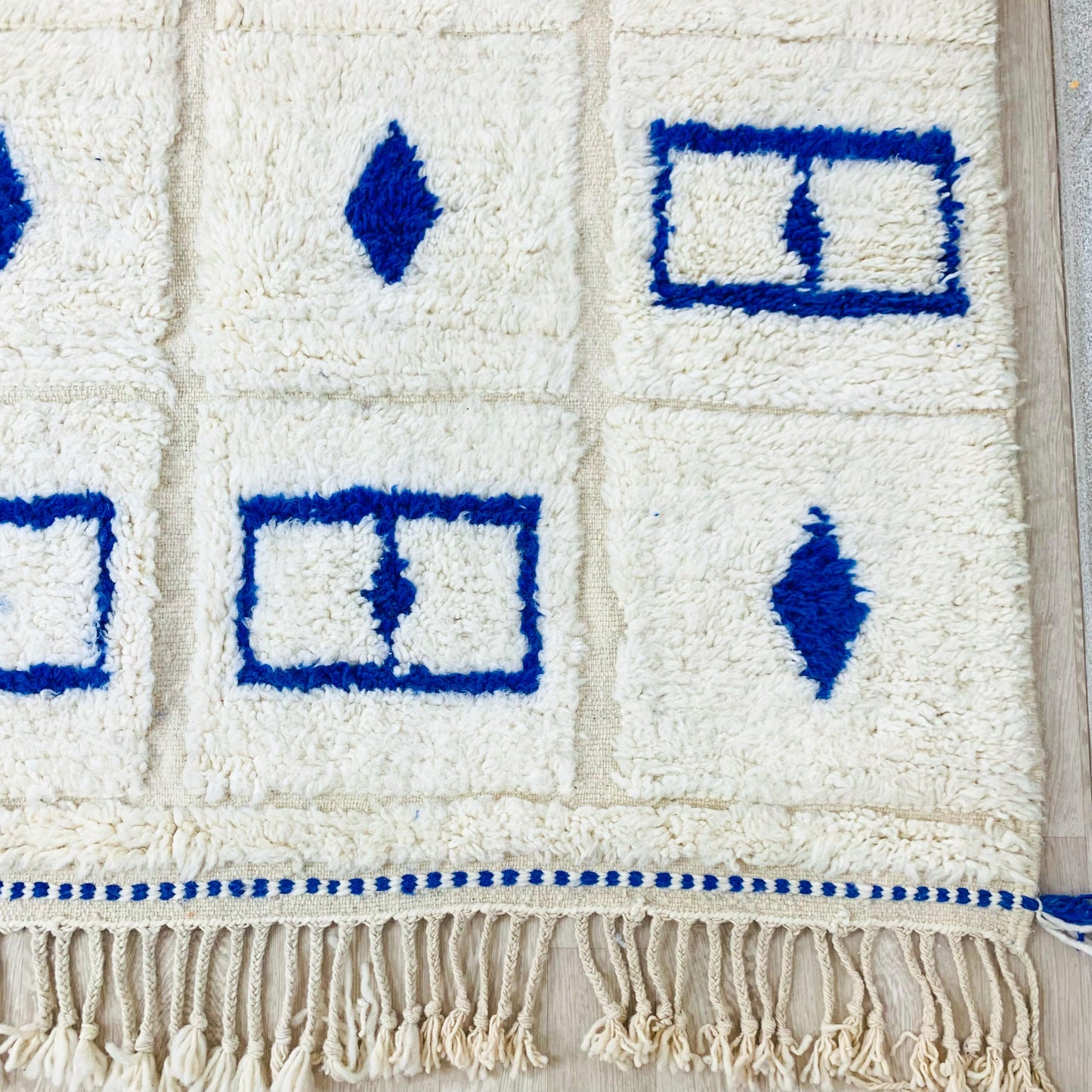 Handtufted Moroccan Shag Rug - White with Blue Geometric Pattern