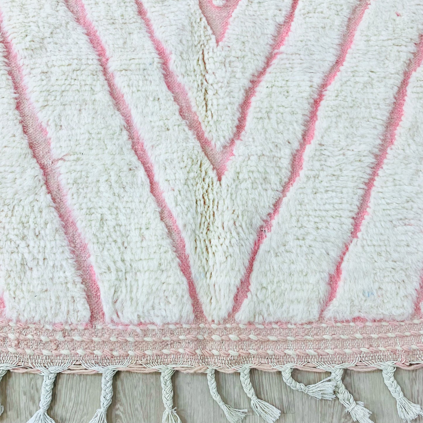 Handtufted Pink Moroccan Shag Rug, V-Shaped Pattern