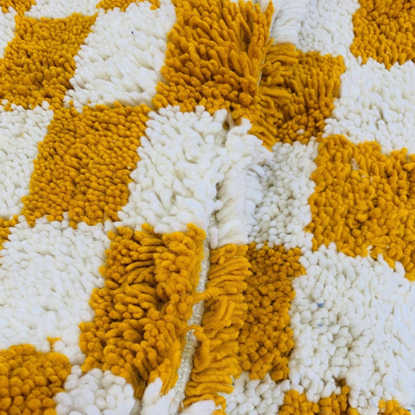 SOFT-WOOL-HANDMADE-MOROCCAN-CHECKERED-RUGs