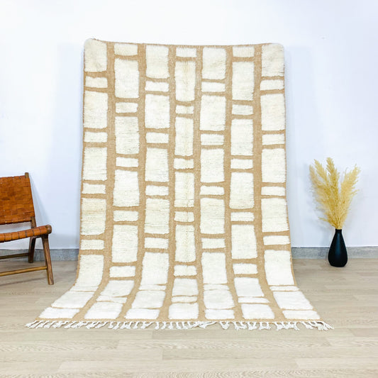 White Moroccan Shag Rug, Handtufted with Beige Checkered Pattern