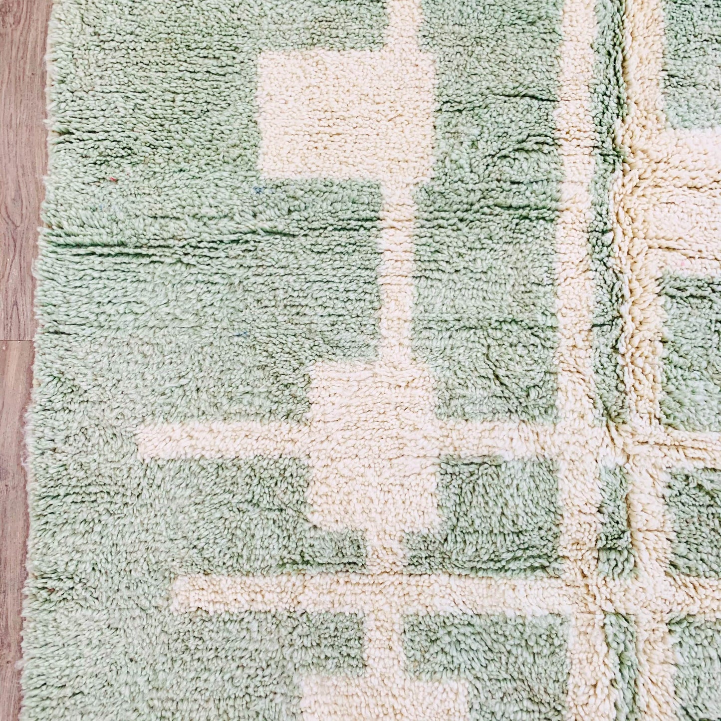 Green and White Moroccan Shag Rug - Geometric Pattern