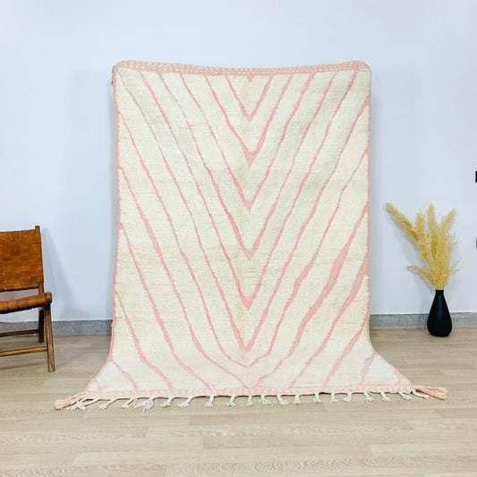 Handtufted Pink Moroccan Shag Rug, V-Shaped Pattern