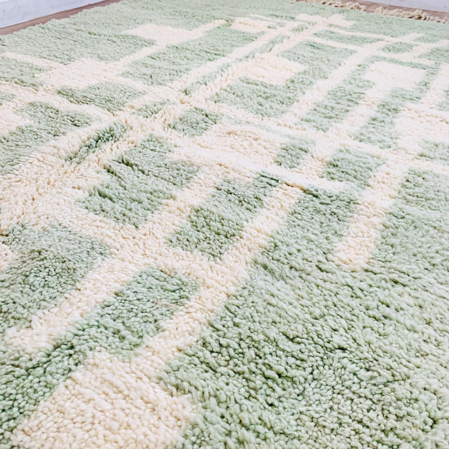 Green and White Moroccan Shag Rug - Geometric Pattern