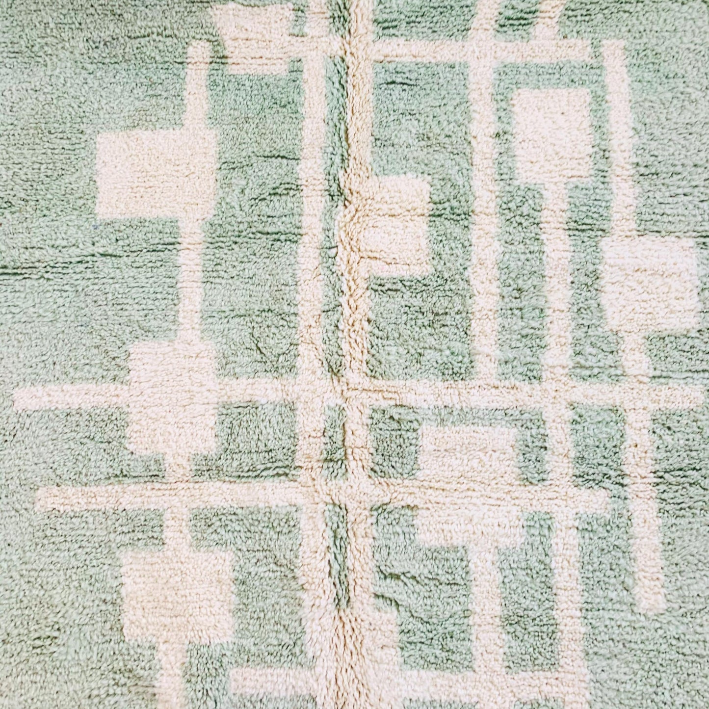 Green and White Moroccan Shag Rug - Geometric Pattern