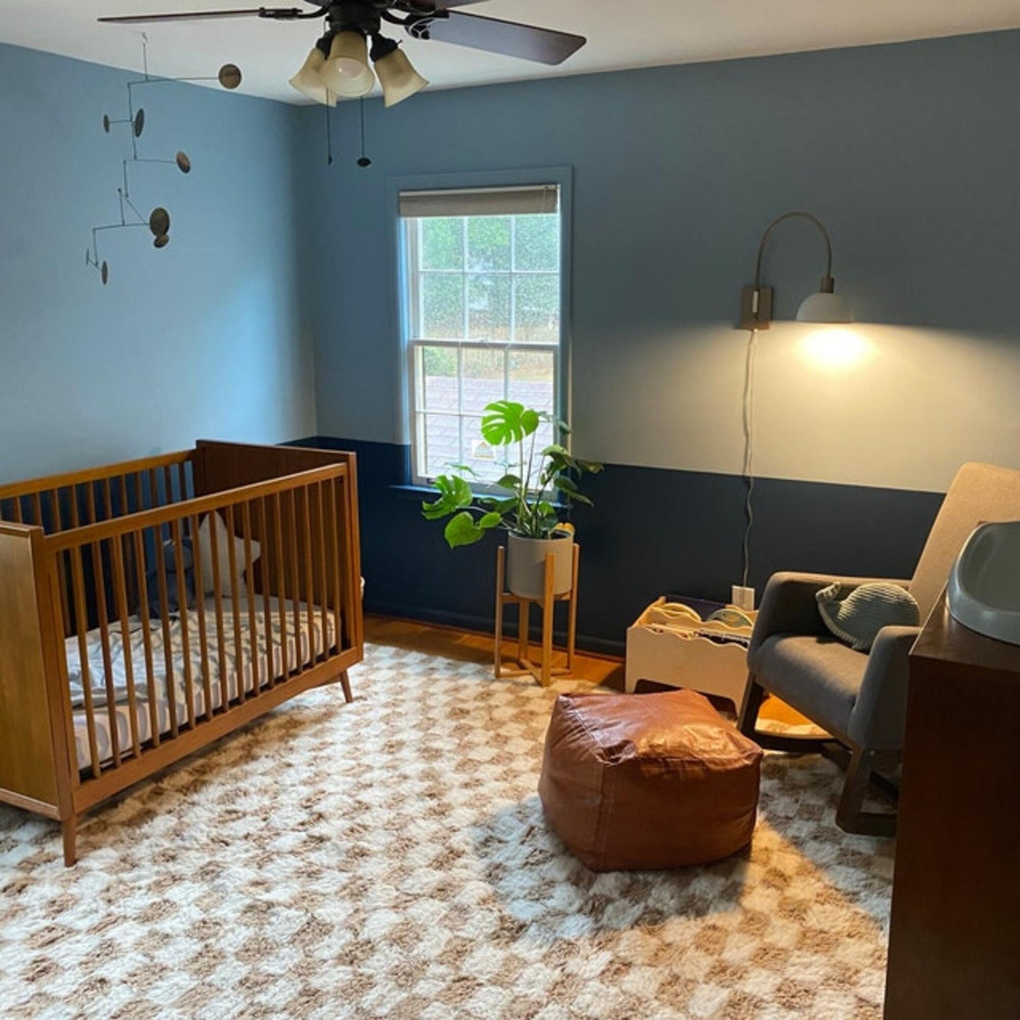 Beige-And-White-Checkered-Rug-in-kids-room