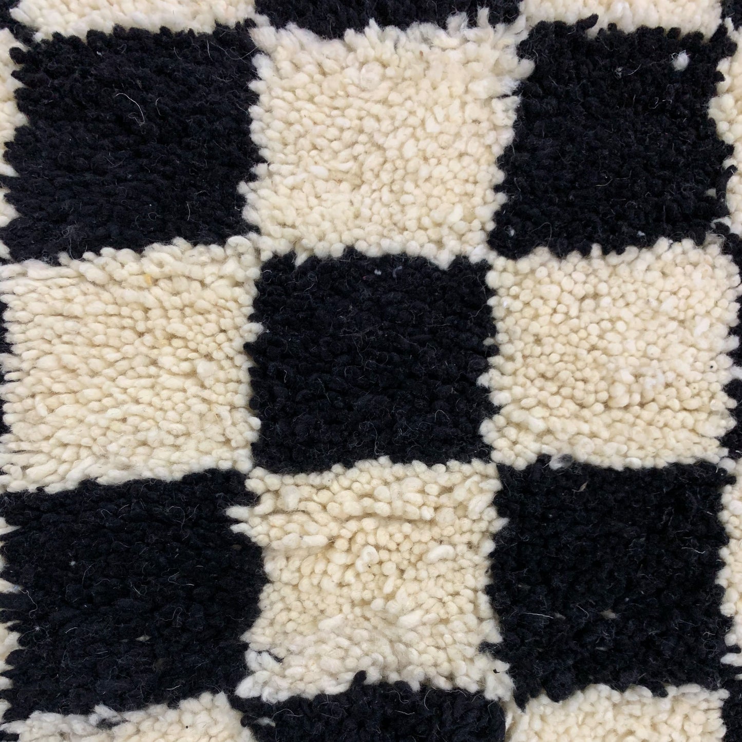 black-and white-checkered-rug-Moroccan-beni-ouarain-rug