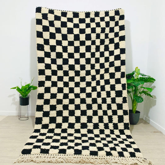 moroccan-black-and-white-checkered-rug-in-living-room-Los-angeles-Californa