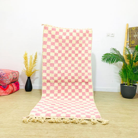 pink-and-white-moroccan-checkered-runner